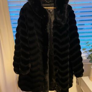 Gallery Black Faux Fur Coat - Women 1X